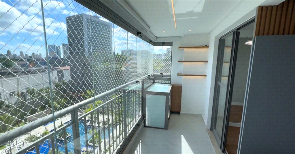 Apto grande , novo e com ar condicionado