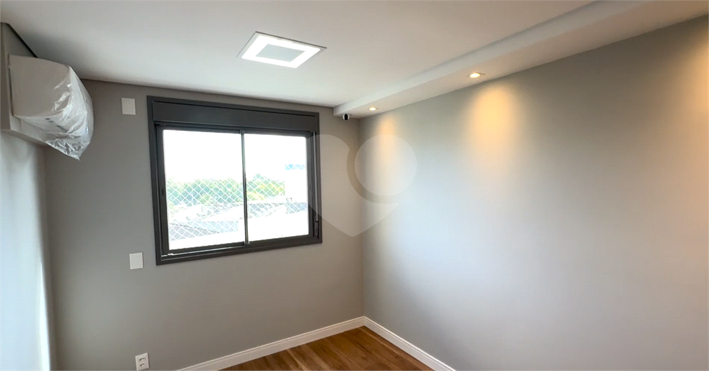 Apto grande , novo e com ar condicionado