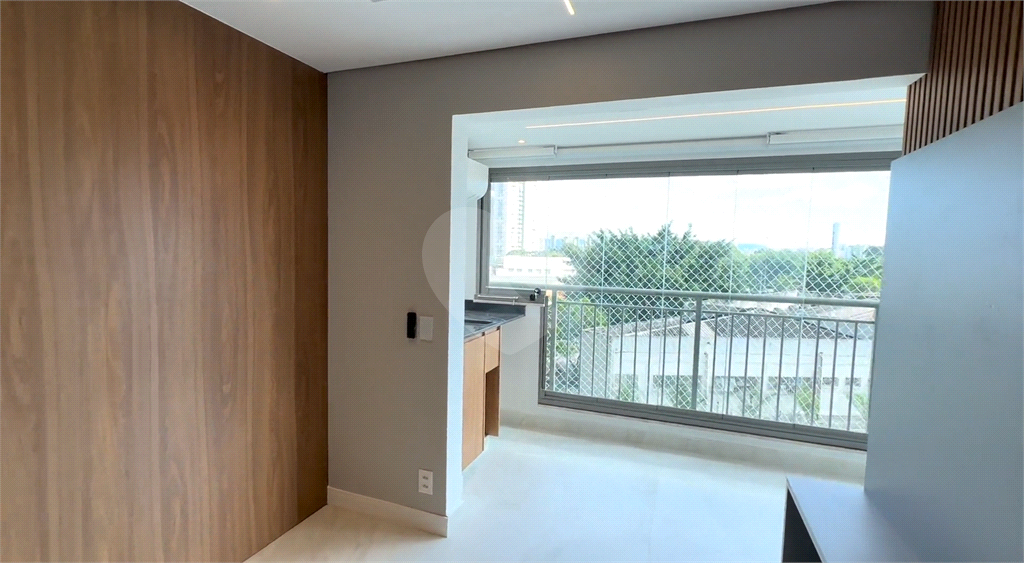 Apto grande , novo e com ar condicionado