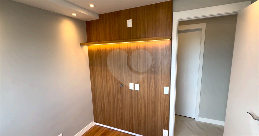 Apto grande , novo e com ar condicionado