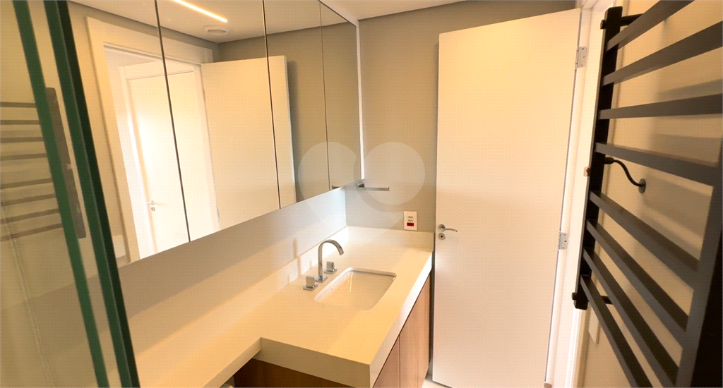 Apto grande , novo e com ar condicionado