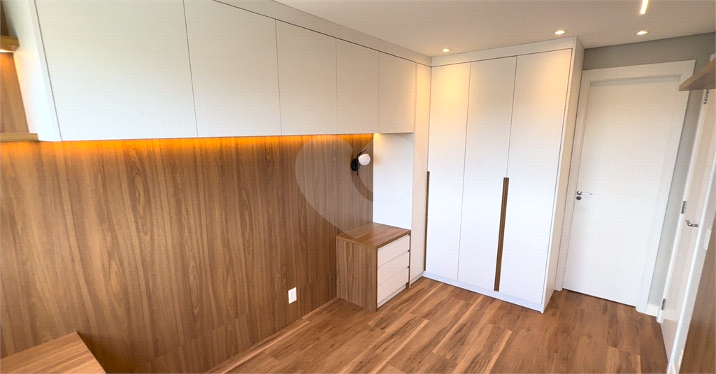 Apto grande , novo e com ar condicionado