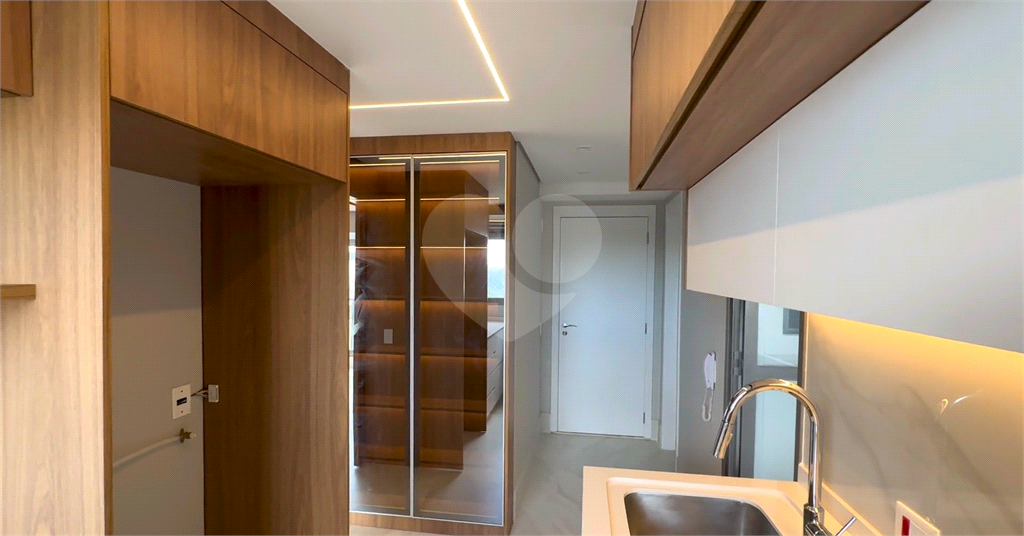 Apto grande , novo e com ar condicionado