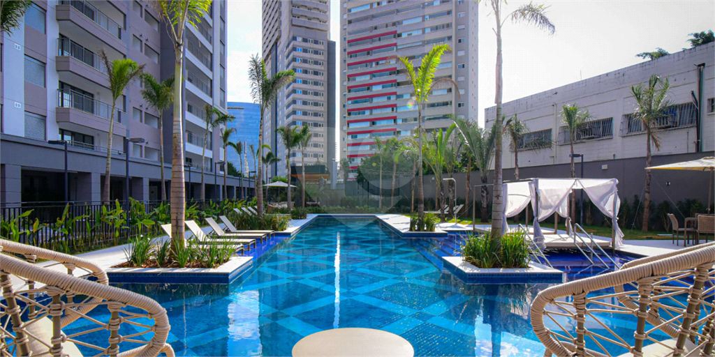 Apto grande , novo e com ar condicionado