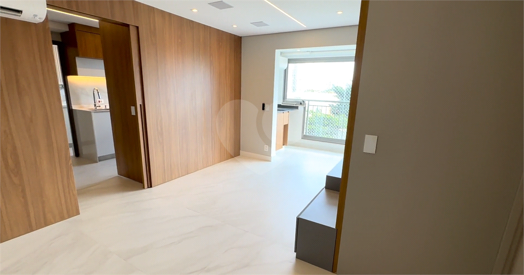 Apto grande , novo e com ar condicionado