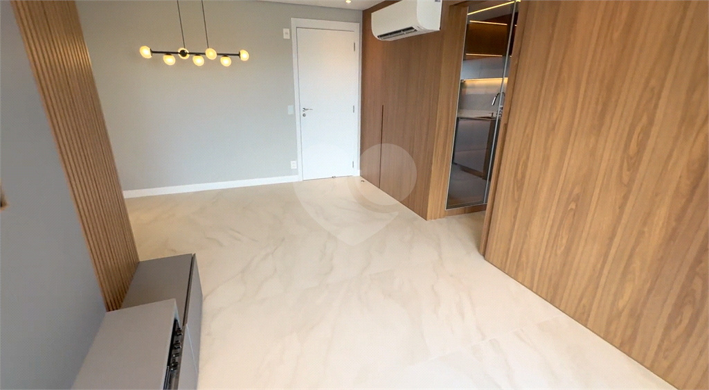 Apto grande , novo e com ar condicionado