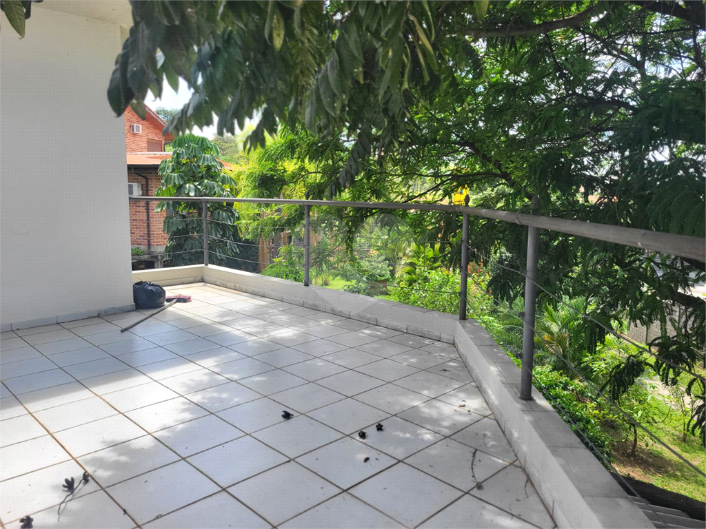 Casa com muito conforto e lazer em condomínio fechado 