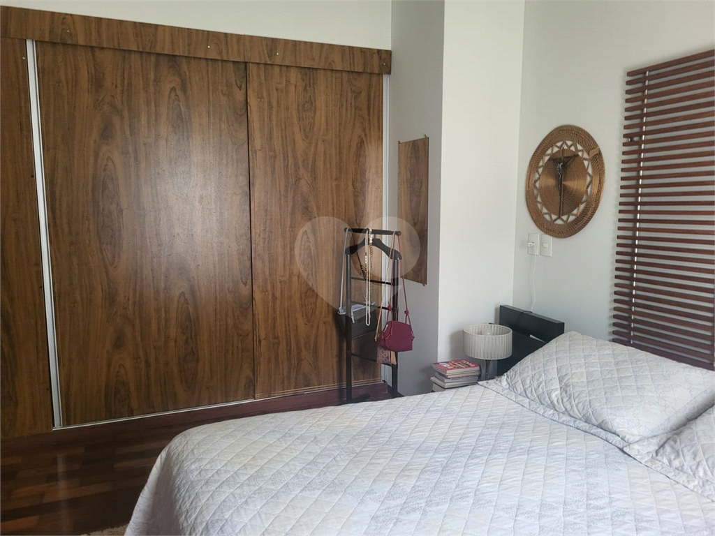 Casa com muito conforto e lazer em condomínio fechado 