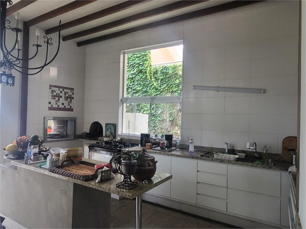 Casa com muito conforto e lazer em condomínio fechado 