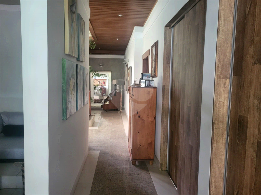 Casa com muito conforto e lazer em condomínio fechado 