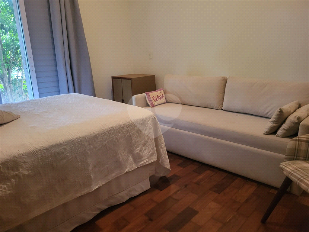 Casa com muito conforto e lazer em condomínio fechado 