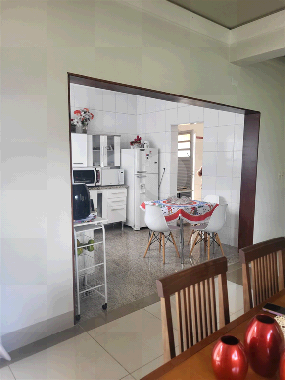 Casa com muito conforto e lazer em condomínio fechado 