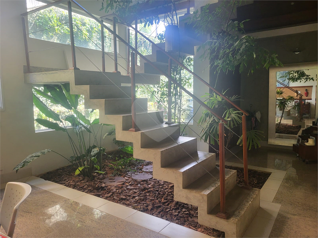 Casa com muito conforto e lazer em condomínio fechado 