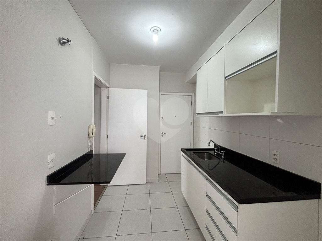 Apartamento com 3 dormitórios e 2 vagas na Barra Funda
