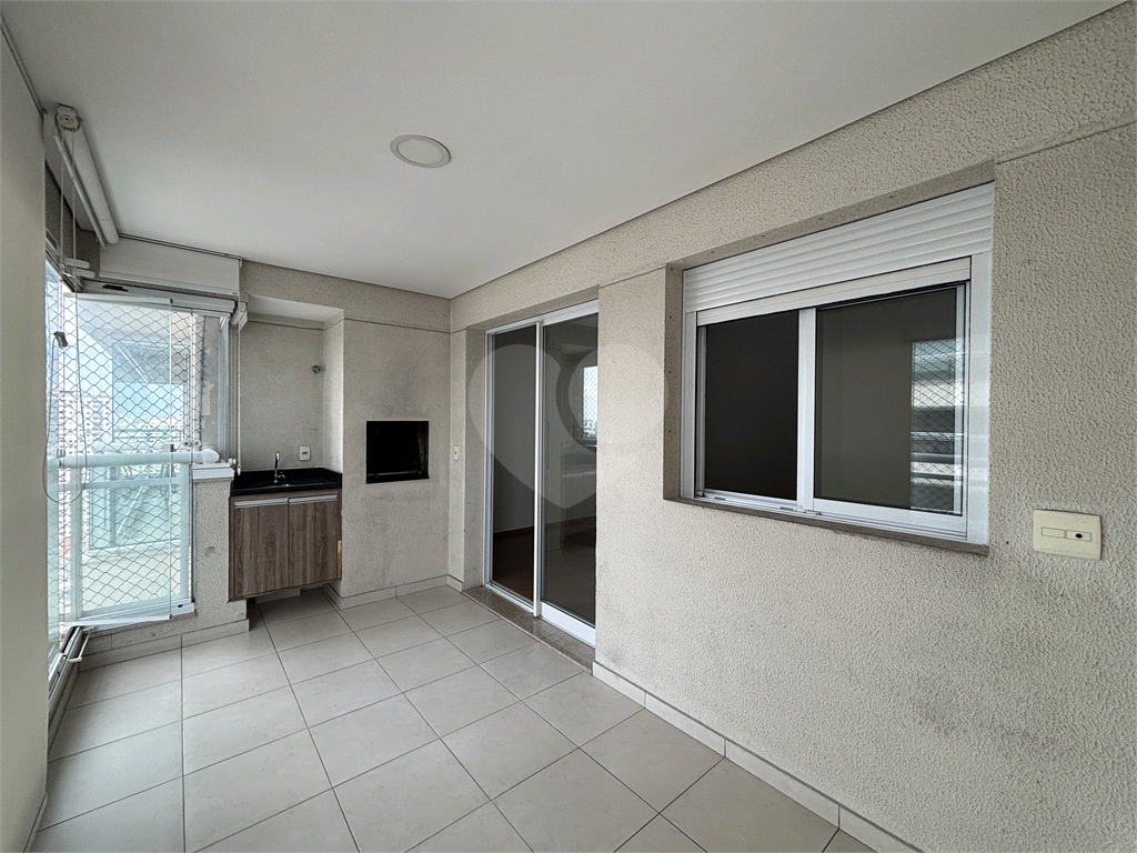 Apartamento com 3 dormitórios e 2 vagas na Barra Funda