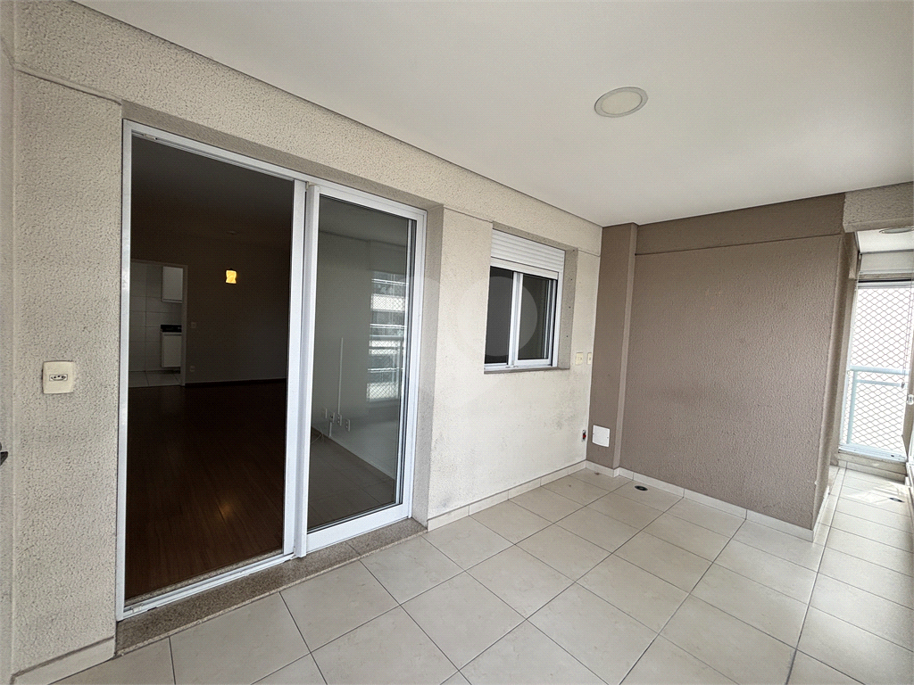 Apartamento com 3 dormitórios e 2 vagas na Barra Funda