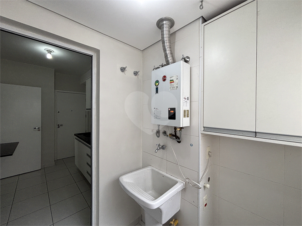 Apartamento com 3 dormitórios e 2 vagas na Barra Funda