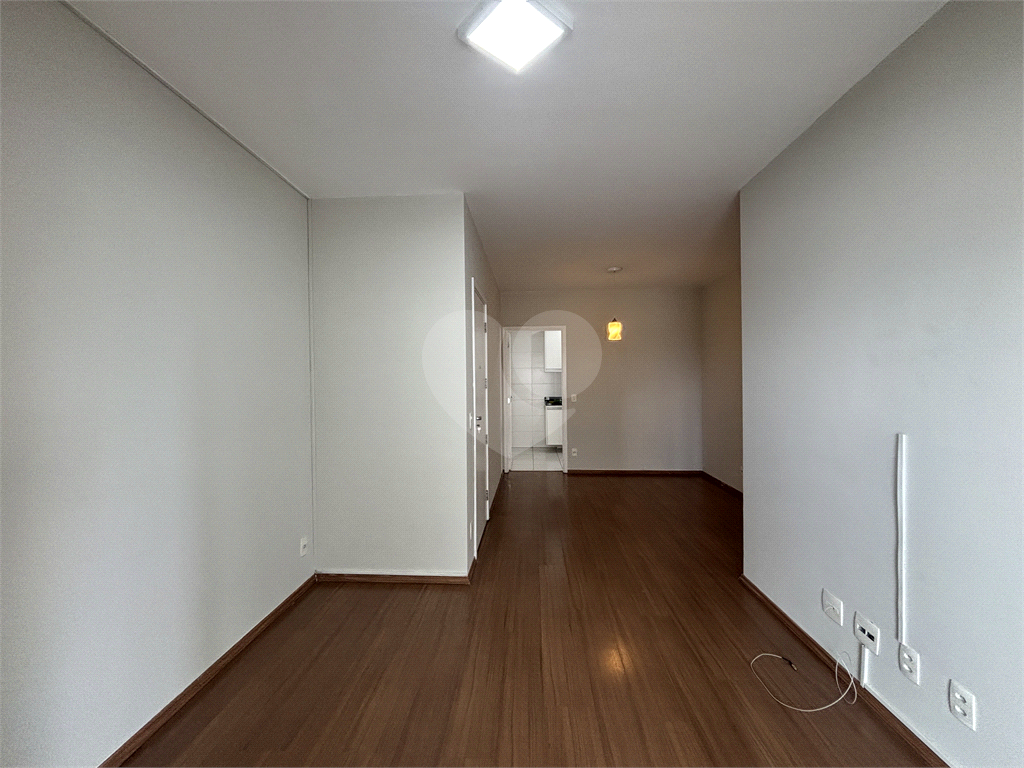 Apartamento com 3 dormitórios e 2 vagas na Barra Funda