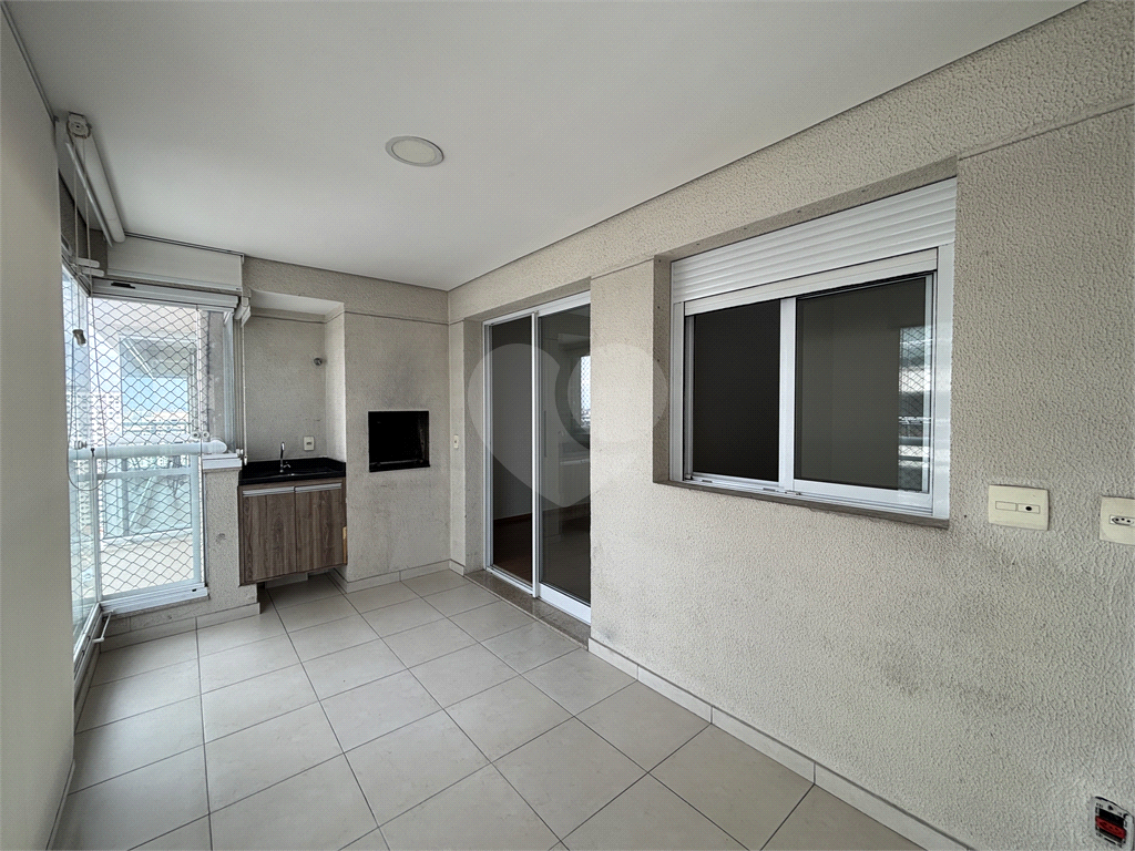 Apartamento com 3 dormitórios e 2 vagas na Barra Funda