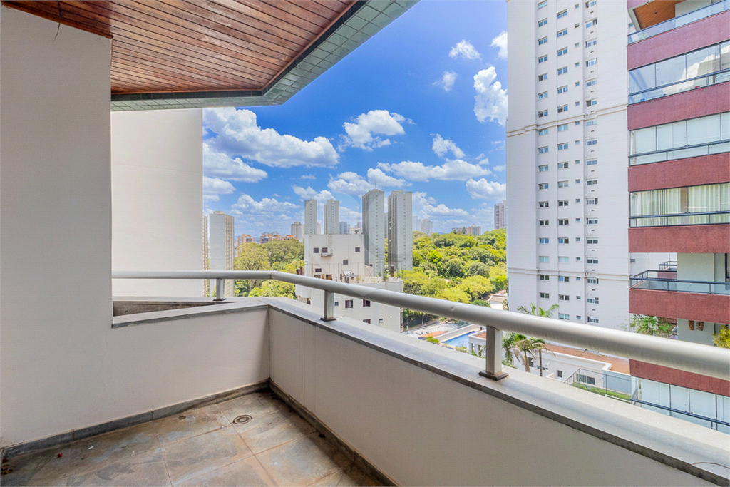APARTAMENTO em MORUMBI