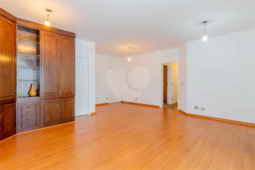 APARTAMENTO em MORUMBI