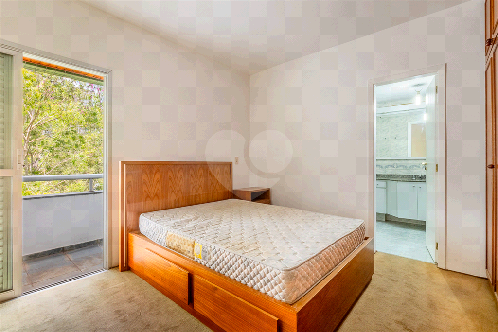 APARTAMENTO em MORUMBI