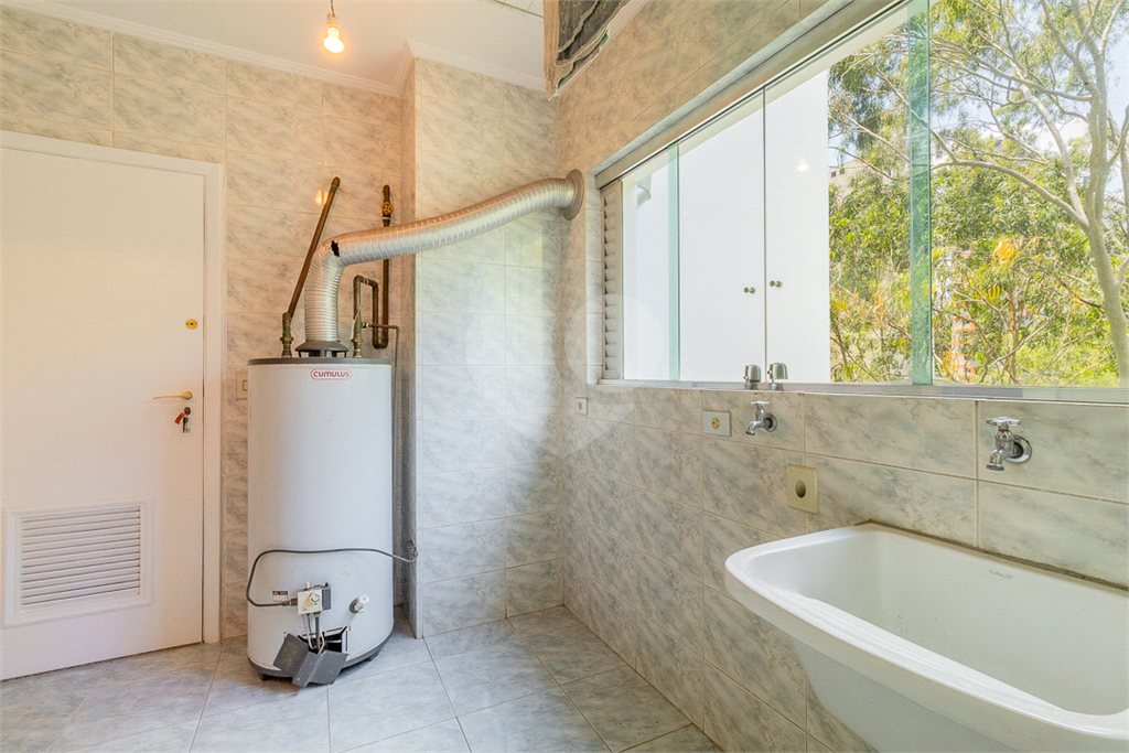 APARTAMENTO em MORUMBI