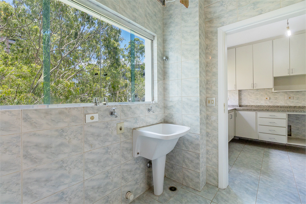 APARTAMENTO em MORUMBI