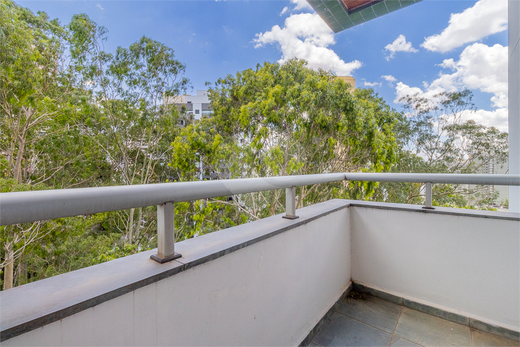 APARTAMENTO em MORUMBI