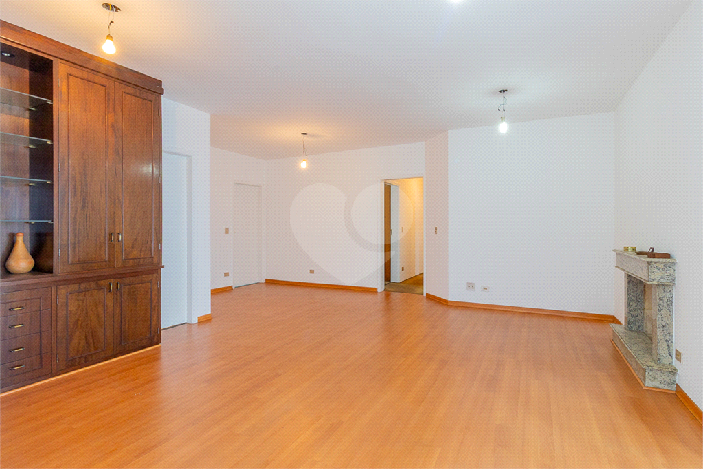 APARTAMENTO em MORUMBI