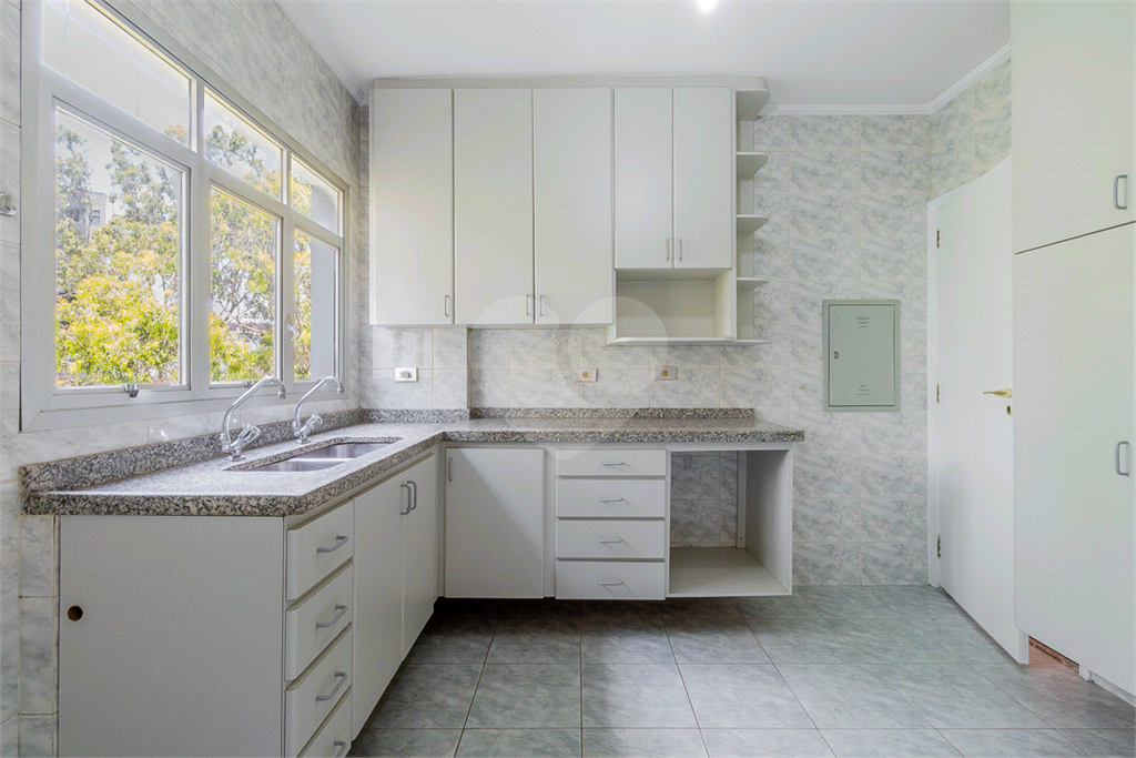 APARTAMENTO em MORUMBI