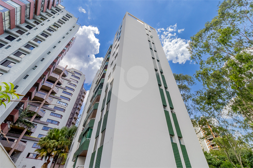 APARTAMENTO em MORUMBI