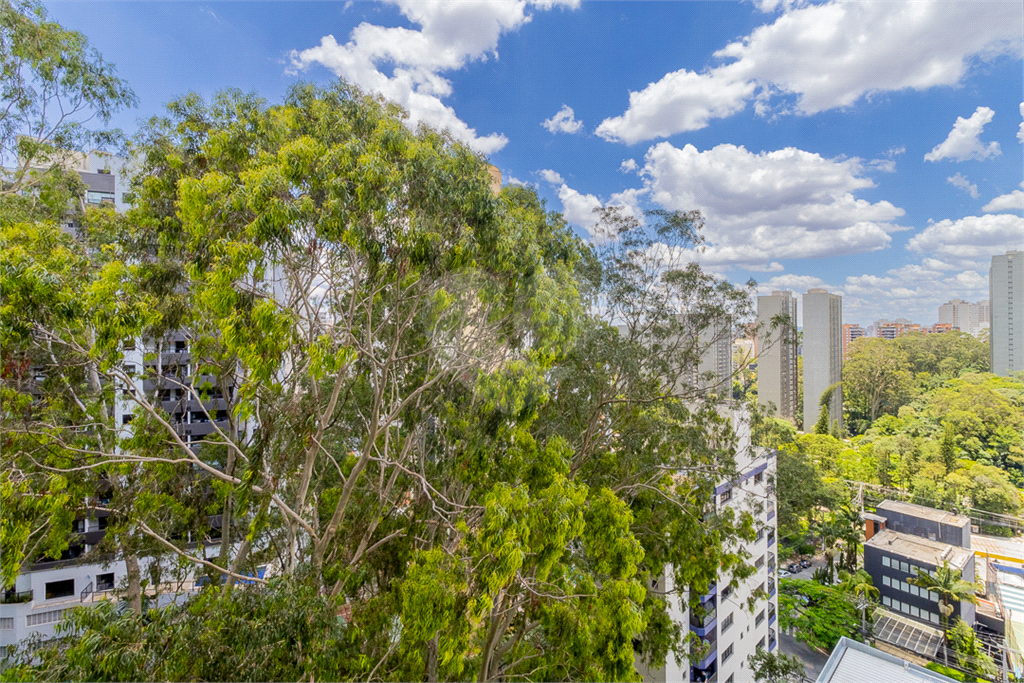 APARTAMENTO em MORUMBI