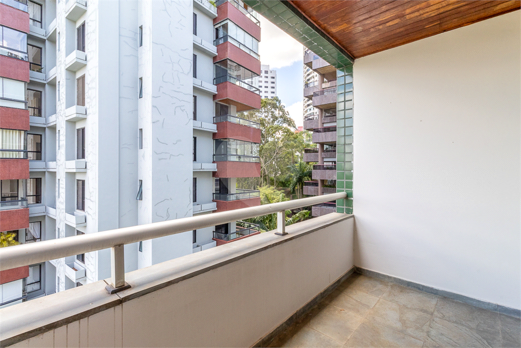 APARTAMENTO em MORUMBI