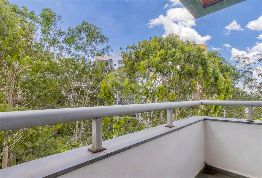 APARTAMENTO em MORUMBI