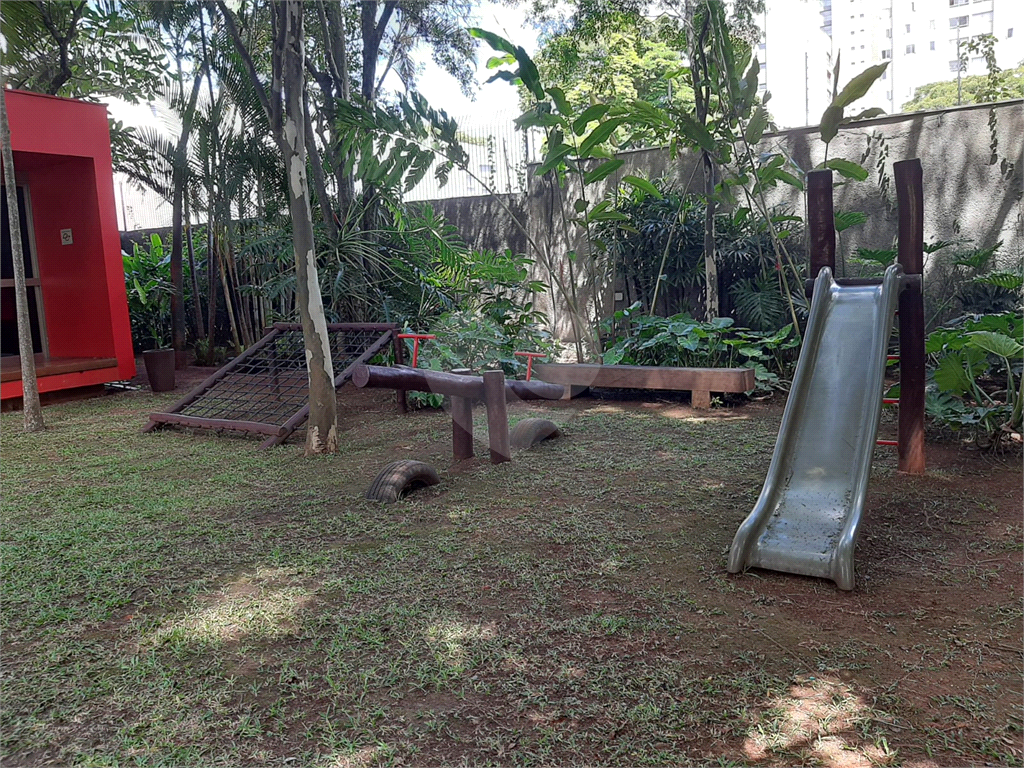 Apartamento metro Borba gato . 2 vagas, 73 metros