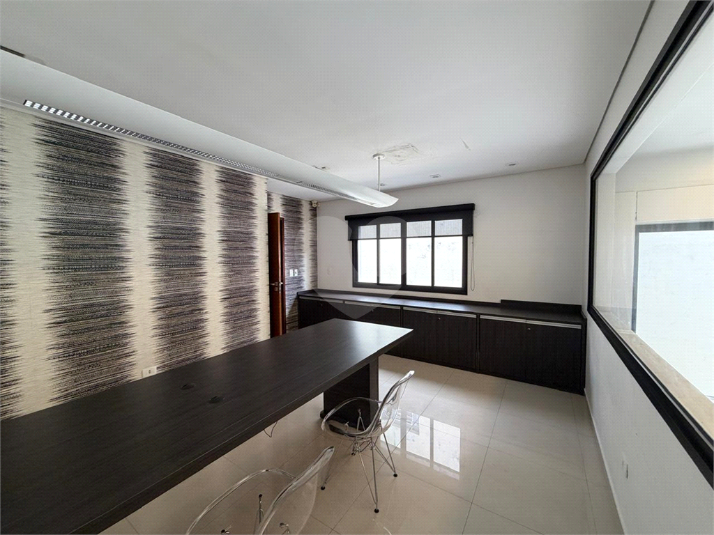 Salão Comercial de Dois Pavimentos em Localização Privilegiada! Venda e Locação