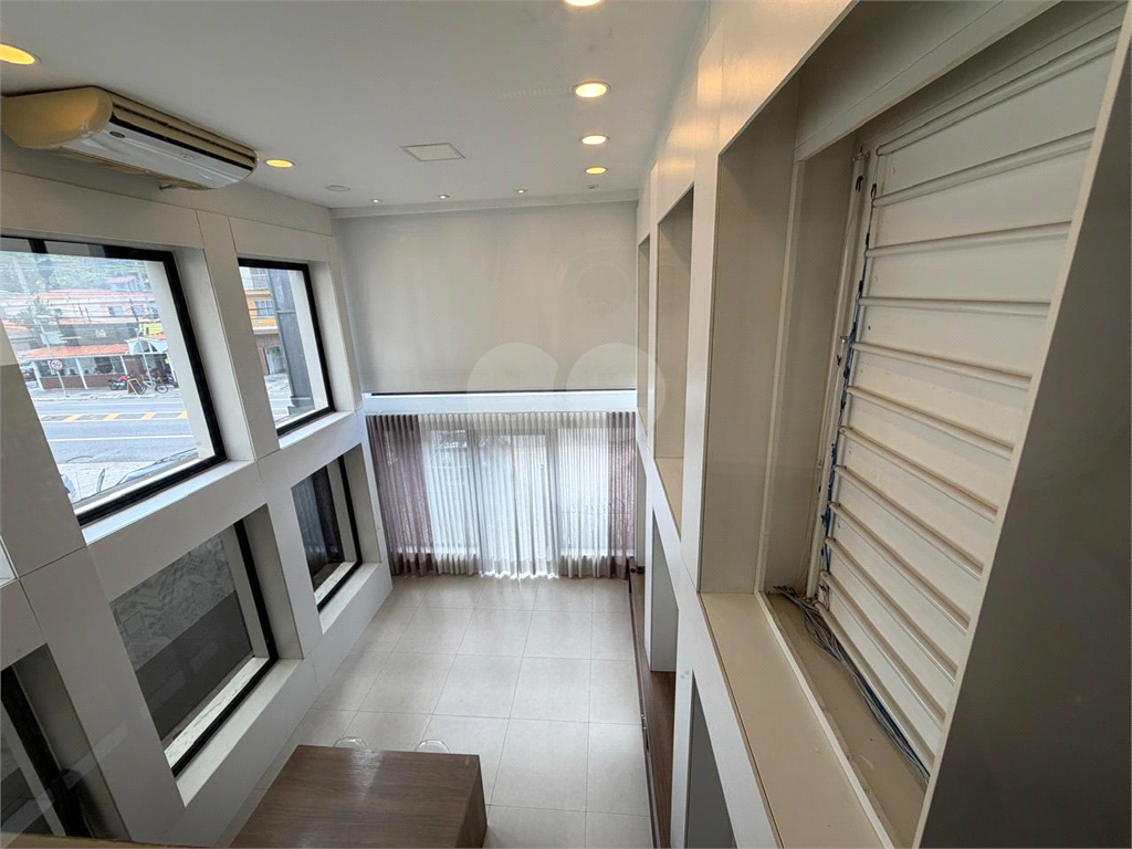 Salão Comercial de Dois Pavimentos em Localização Privilegiada! Venda e Locação