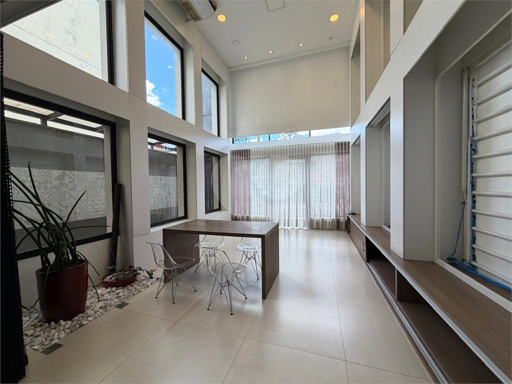 Salão Comercial de Dois Pavimentos em Localização Privilegiada! Venda e Locação