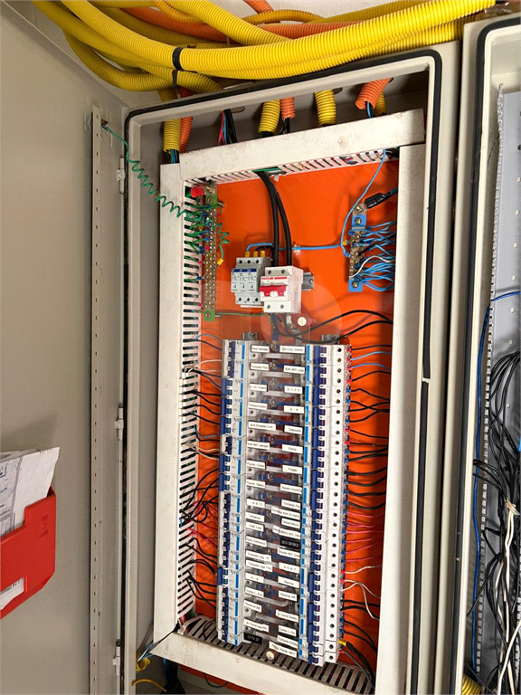 Salão Comercial de Dois Pavimentos em Localização Privilegiada! Venda e Locação