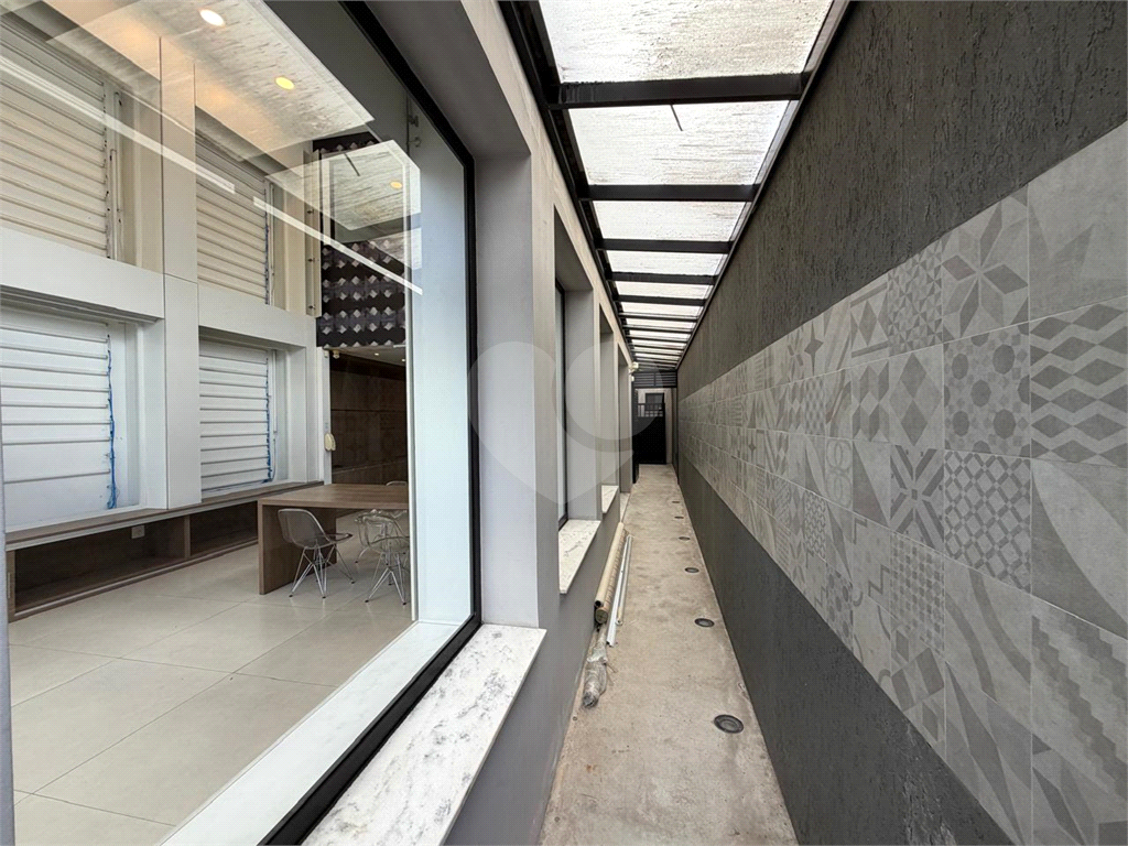 Salão Comercial de Dois Pavimentos em Localização Privilegiada! Venda e Locação