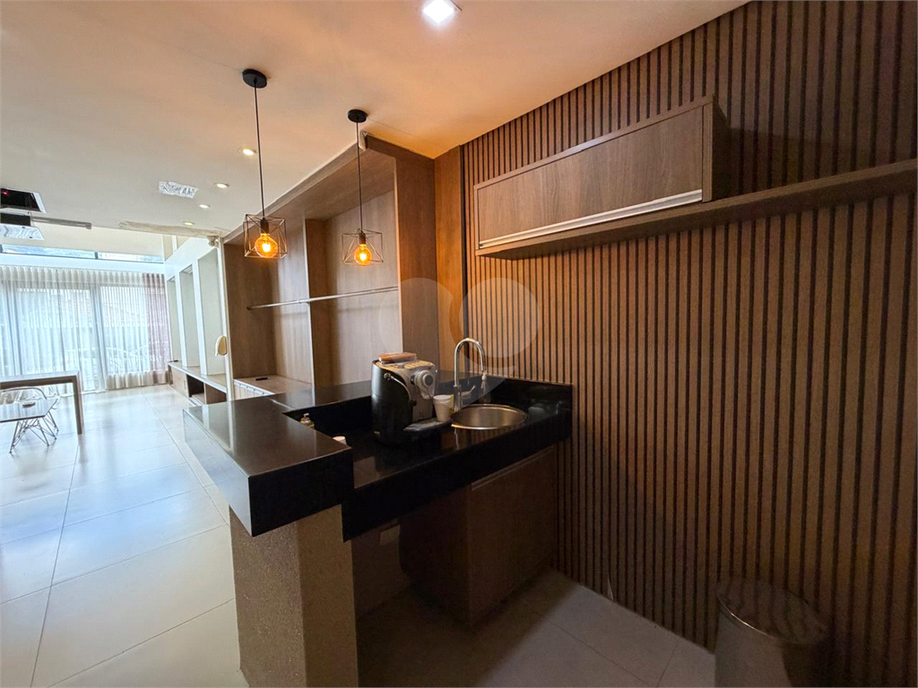 Salão Comercial de Dois Pavimentos em Localização Privilegiada! Venda e Locação