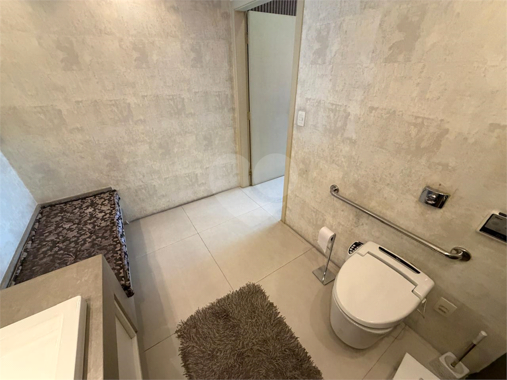 Salão Comercial de Dois Pavimentos em Localização Privilegiada! Venda e Locação