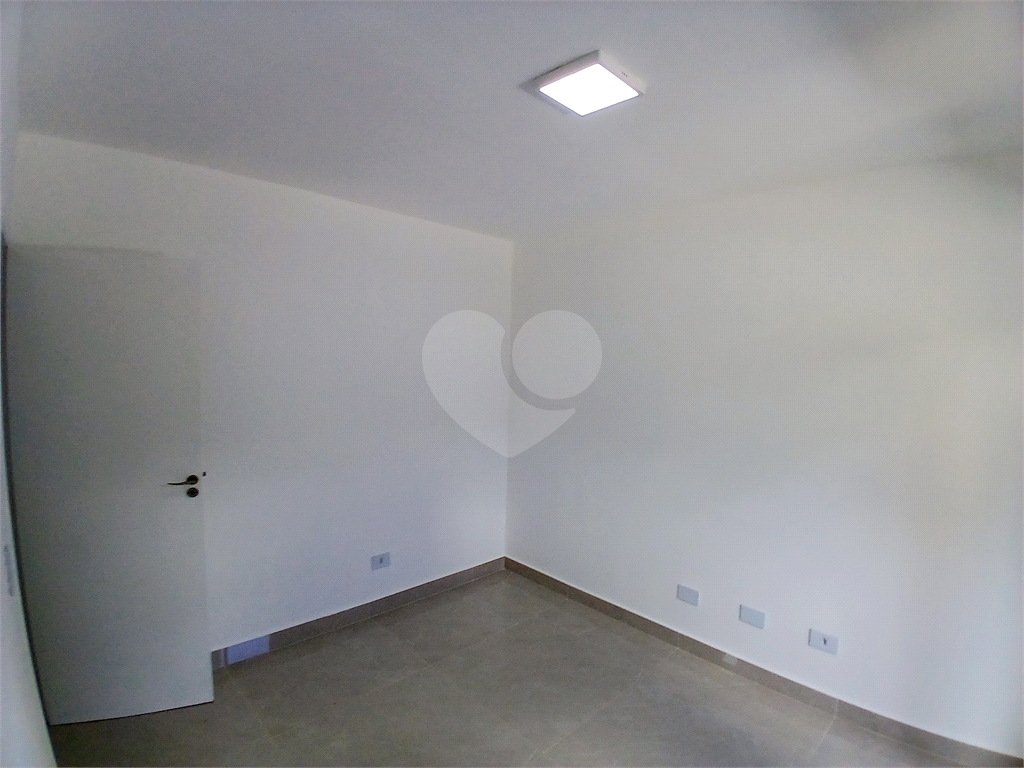 Casa em condomínio com 3 quartos e 3 vagas