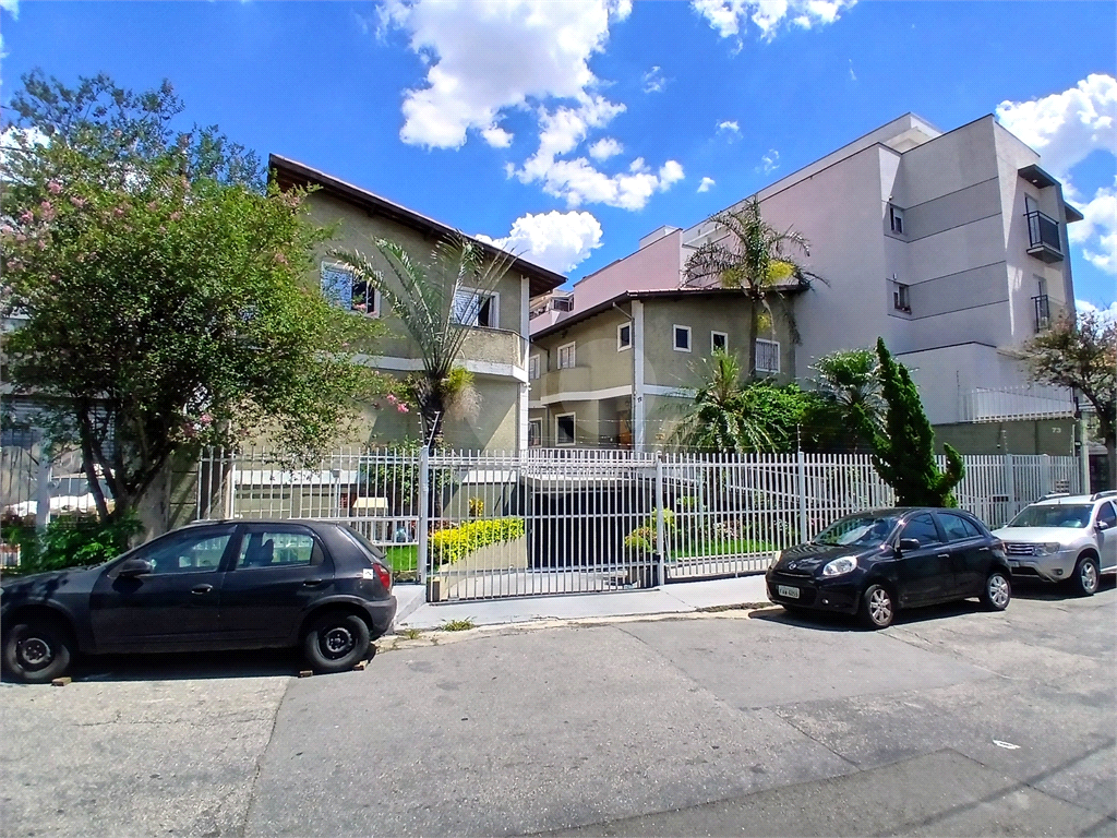 Casa em condomínio com 3 quartos e 3 vagas