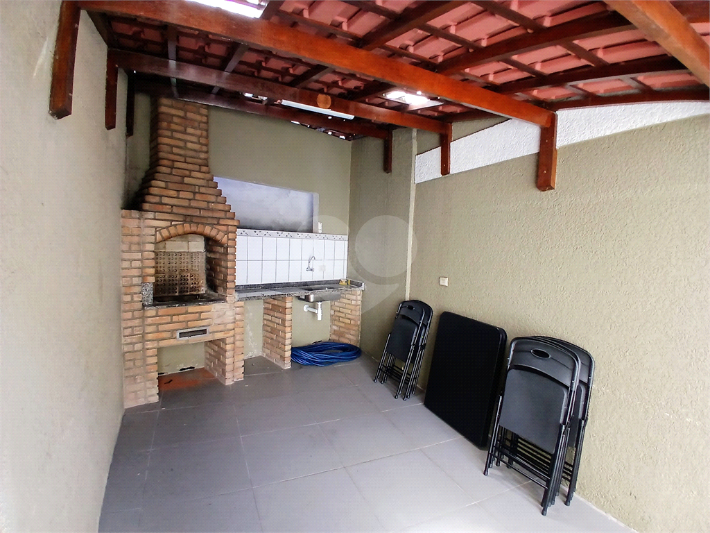 Casa em condomínio com 3 quartos e 3 vagas