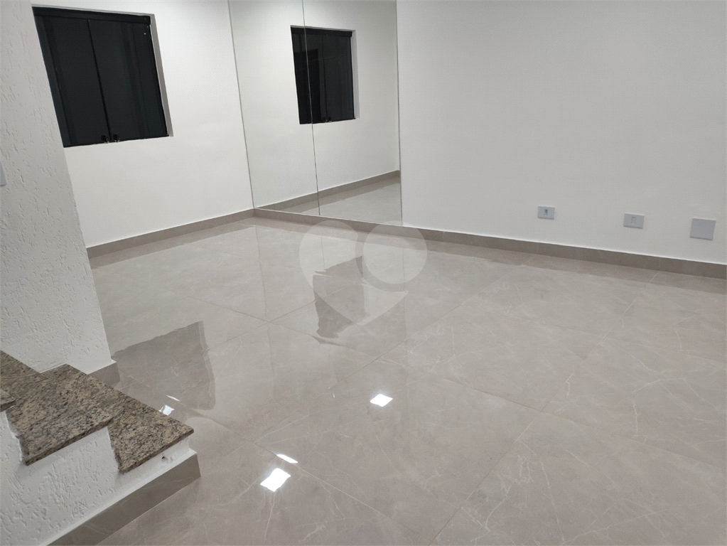 Casa em condomínio com 3 quartos e 3 vagas