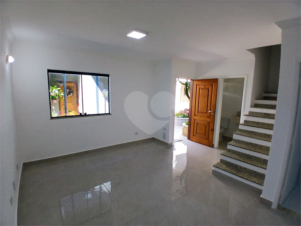 Casa em condomínio com 3 quartos e 3 vagas