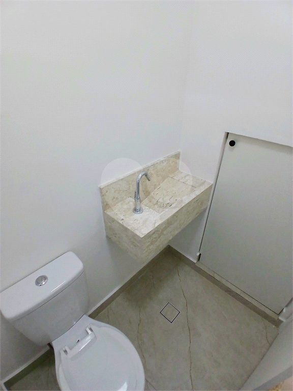 Casa em condomínio com 3 quartos e 3 vagas