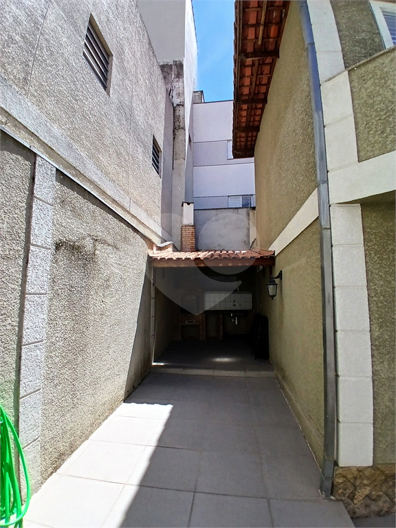 Casa em condomínio com 3 quartos e 3 vagas